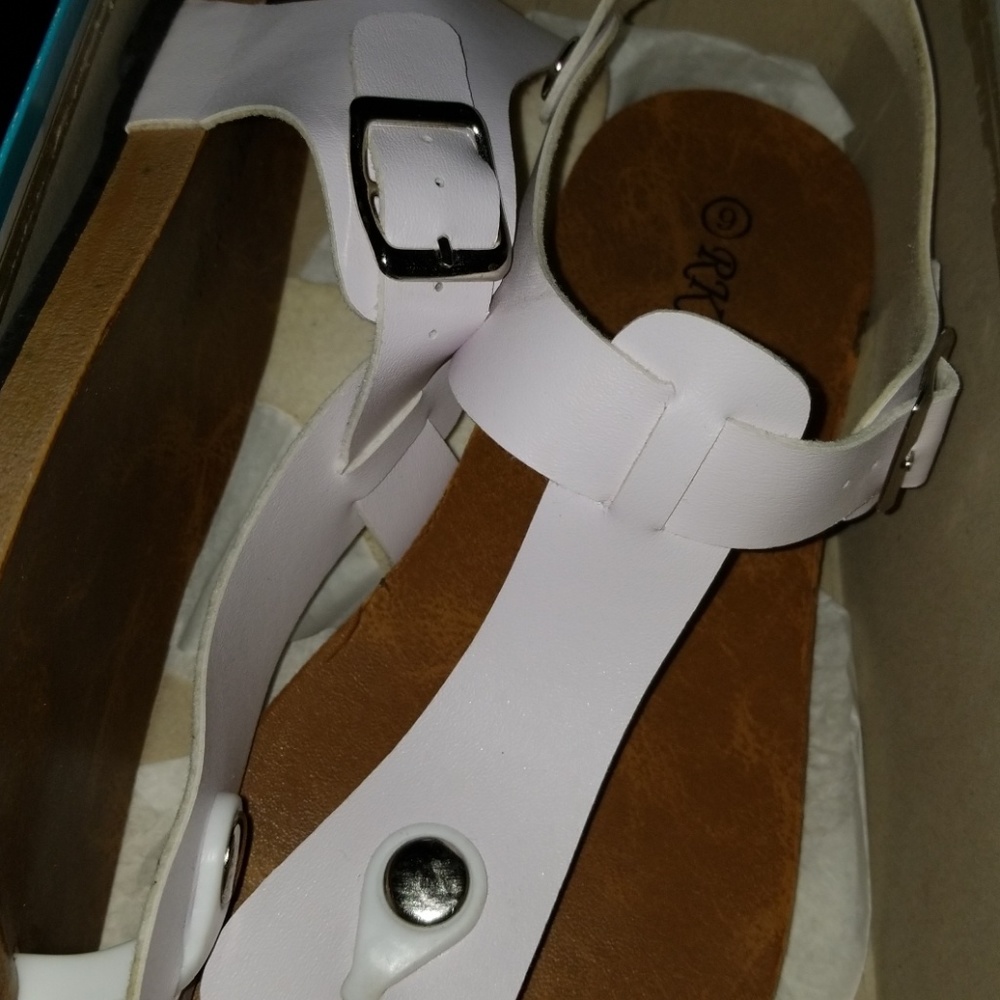 Sandals - Picture 2 of 3